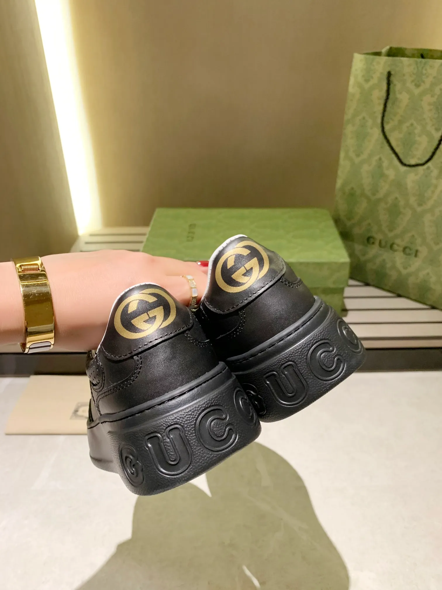 👟👟Ex-factory price 560👟👟 Men's size +10 Gucci2022 spring and summer new casual sports white shoes, purchasing version of the original version with a one-to-one molded IP light material sole! Upper calfskin, lining calfskin, foot pads calfskin. Complete purchasing version. Code number: female 35-40#, male 39-44# (45 customized)